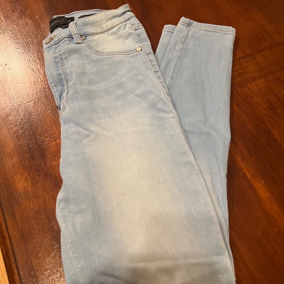 Women’s Skinny Jeans - Picture 2 of 3